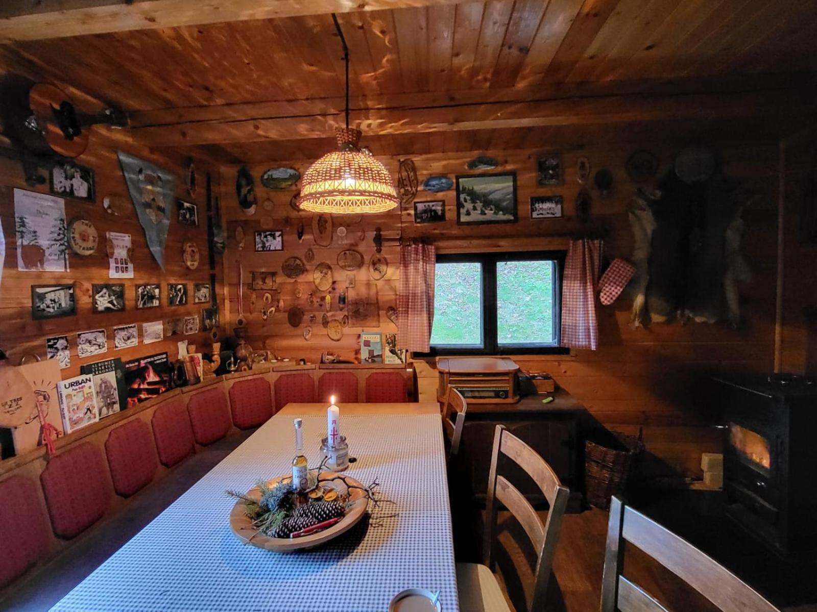 Srub Na Svahu Sjezdovky V Radvanicich *